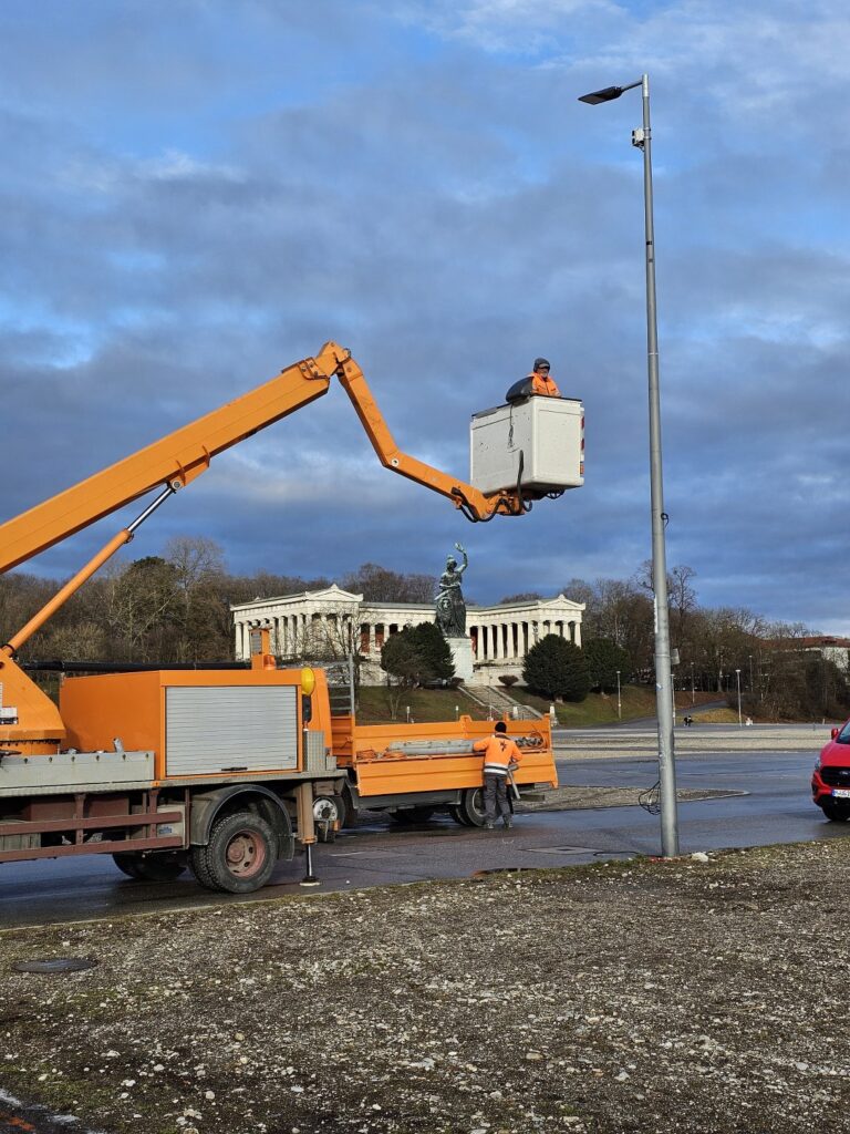 Straßen- und Sportplatzbeleuchtung